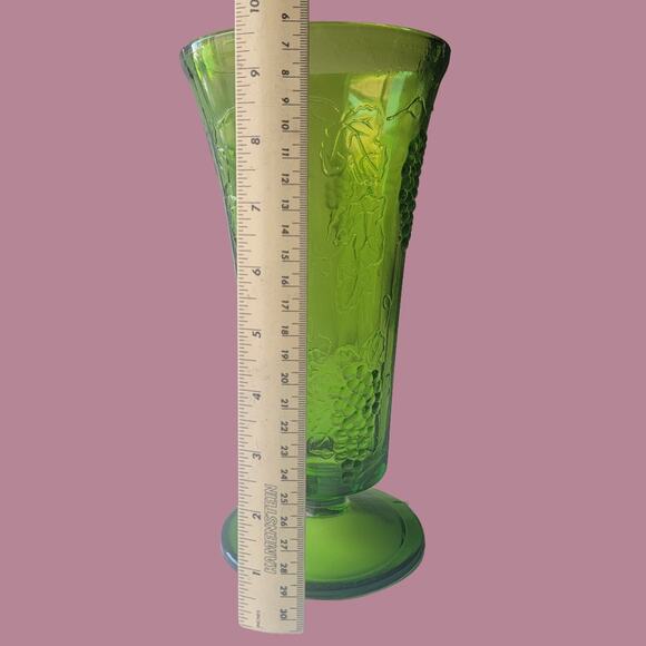 Vintage 1970s Indiana Glass "Colony Grapes" Large Pressed Bright Green Vase - Picture 6 of 6